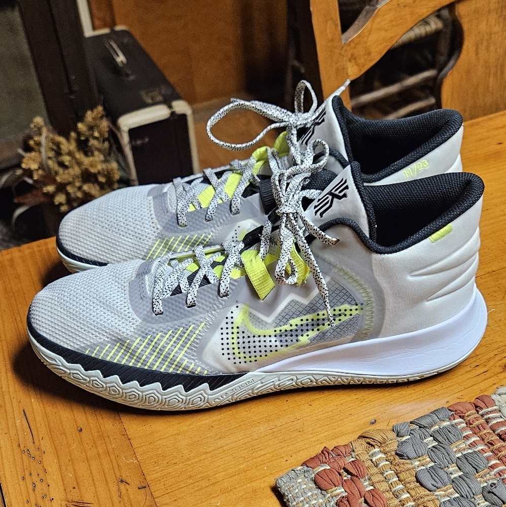 Nike Kyrie Flytrap Sneakers in White and Yellow